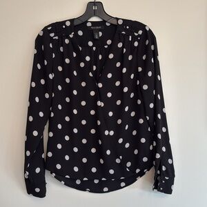 White House Black Market Polka Dot Mock Wrap Blouse size 0 EUC